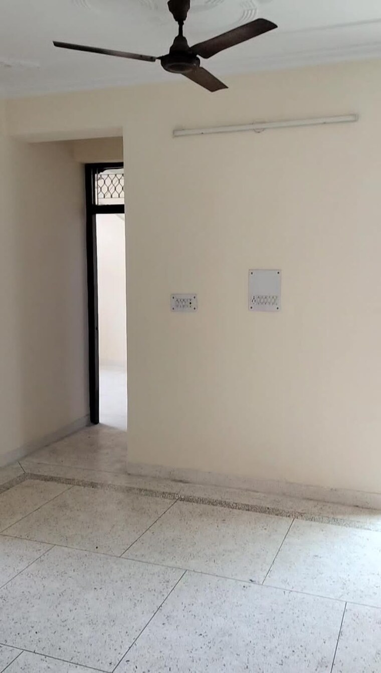 Room, sector 18 dwarka 3 Bedroom 1400 Sq.Ft. Apartment In Sector 18 Dwarka Delhi 9138825