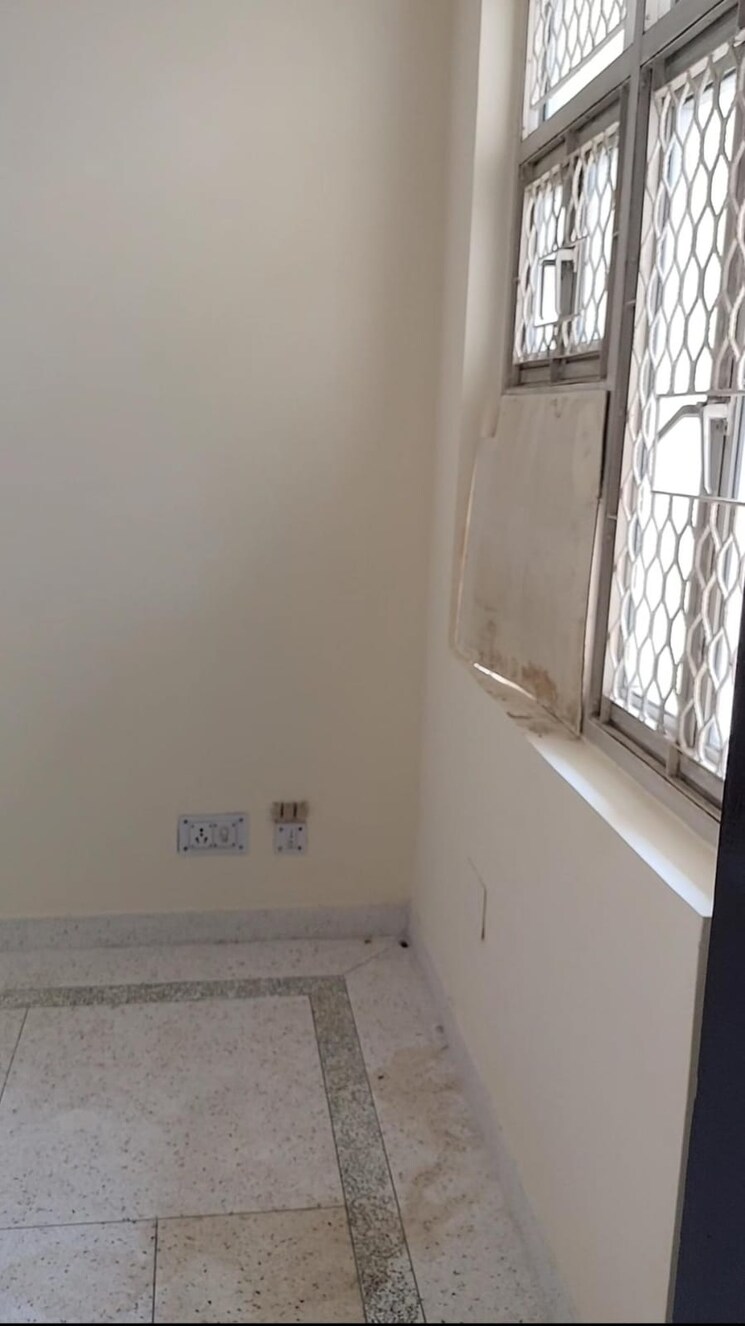Room, sector 18 dwarka 3 Bedroom 1400 Sq.Ft. Apartment In Sector 18 Dwarka Delhi 9138825