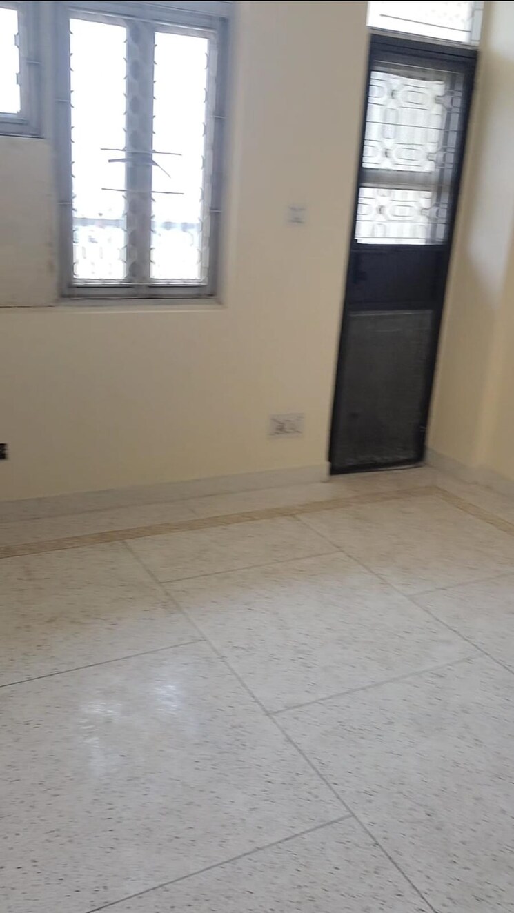 Room, sector 18 dwarka 3 Bedroom 1400 Sq.Ft. Apartment In Sector 18 Dwarka Delhi 9138825