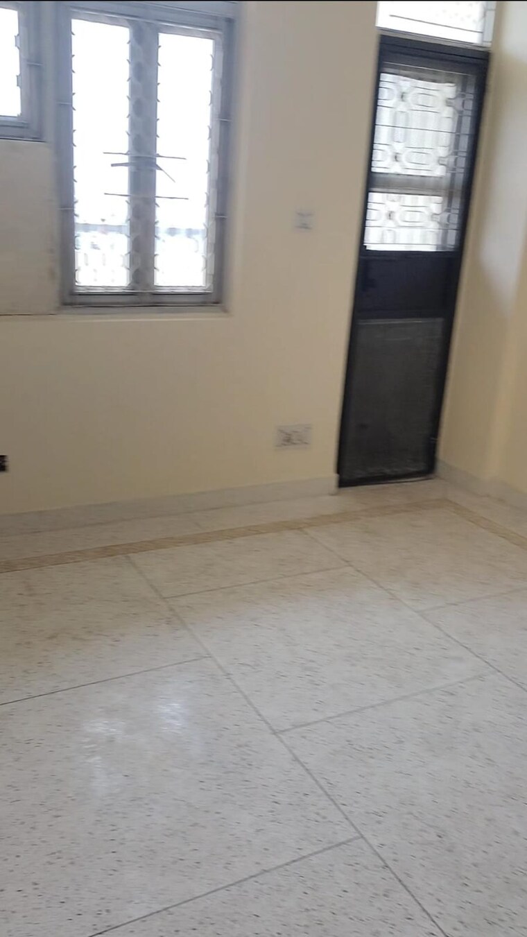 Room, sector 18 dwarka 3 Bedroom 1400 Sq.Ft. Apartment In Sector 18 Dwarka Delhi 9138825