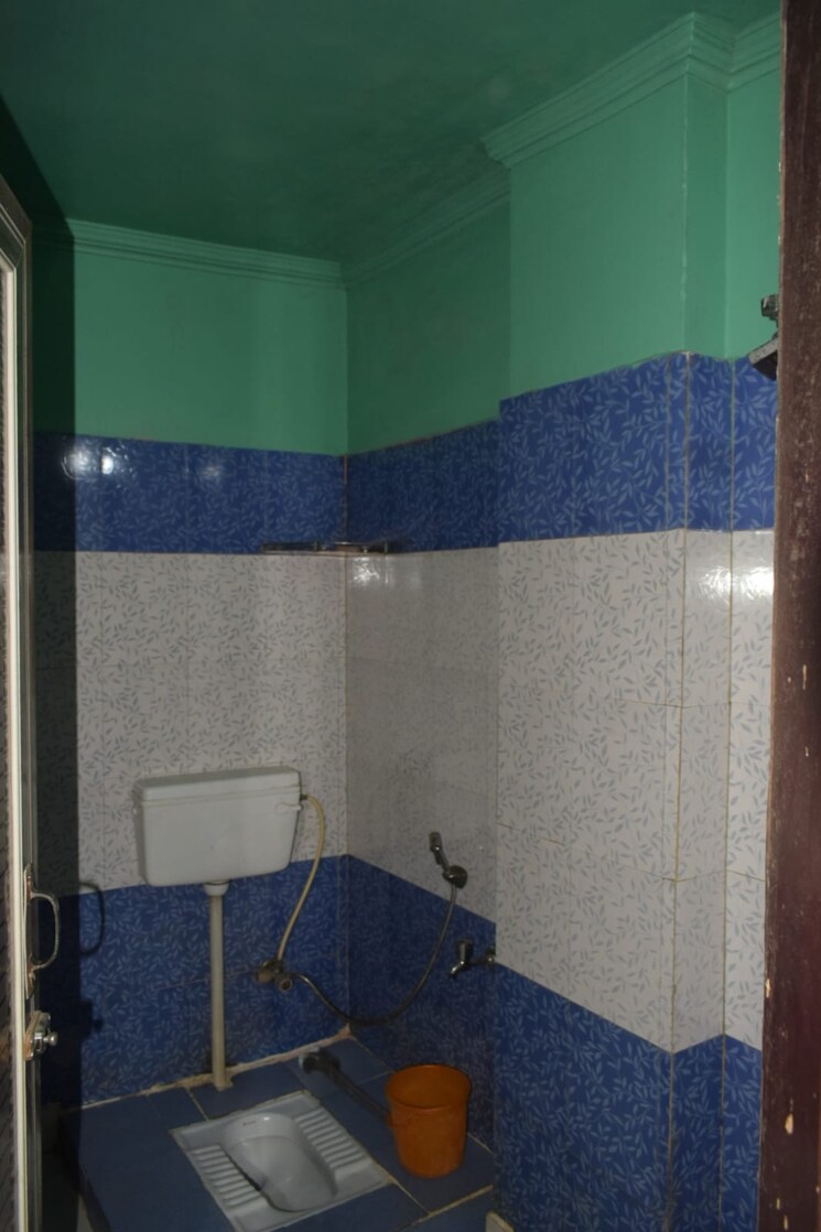 Bathroom, mahavir enclave 1 1 Bedroom 450 Sq.Ft. Builder Floor In Mahavir Enclave 1 Delhi 9138822