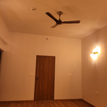 Room in 3 BHK Apartment at Mahindra Luminare, Sector 59 – for Rent