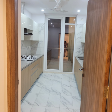 Room in 3 BHK Apartment at Mahindra Luminare, Sector 59 – for Rent