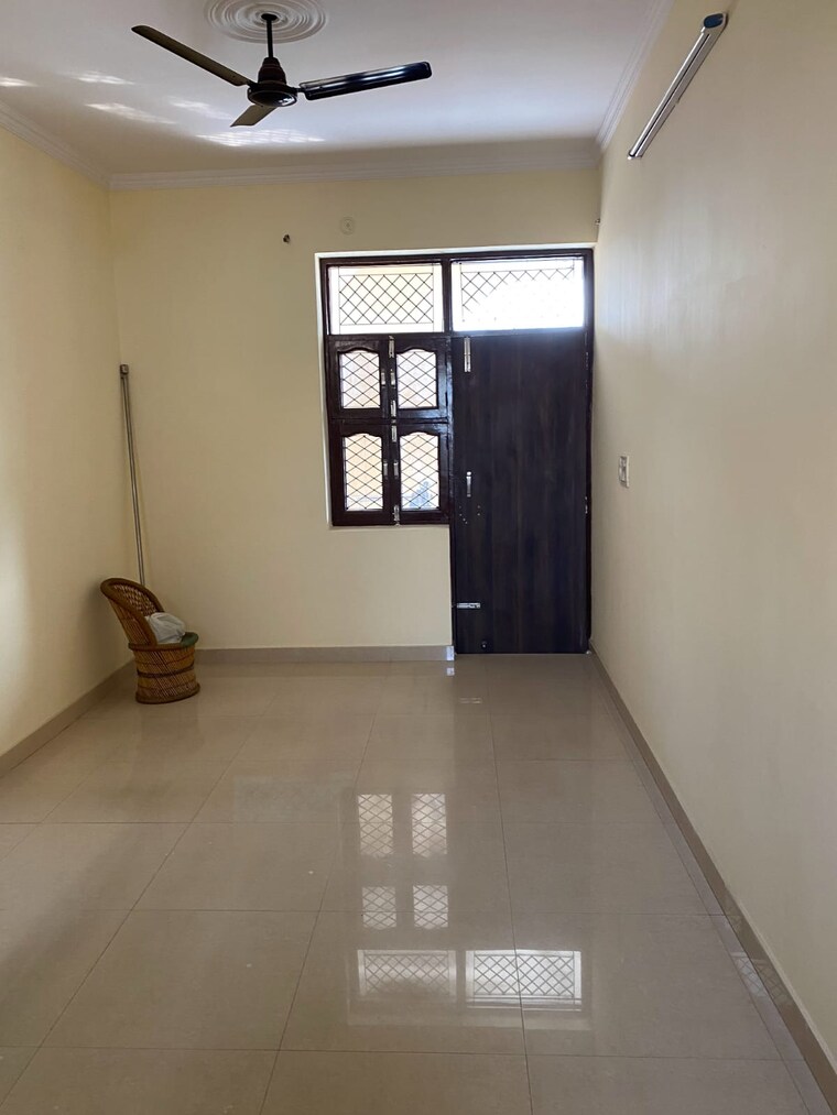 Room, sector 4 2 Bedroom 2400 Sq.Ft. Independent House In Sector 4 Gurgaon 9138870