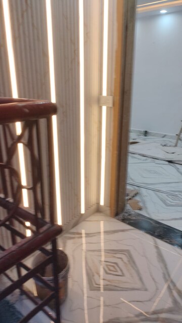 Room in 3 BHK Apartment at Sector 6 Dwarka – for Rent