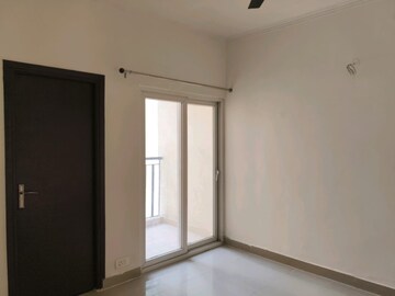Room in 3 BHK Apartment at Amrapali Terrace Homes, Tech Zone 4 Greater Noida – for Rent