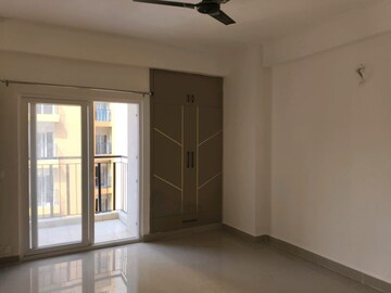 Room in 3 BHK Apartment at Amrapali Terrace Homes, Tech Zone 4 Greater Noida – for Rent