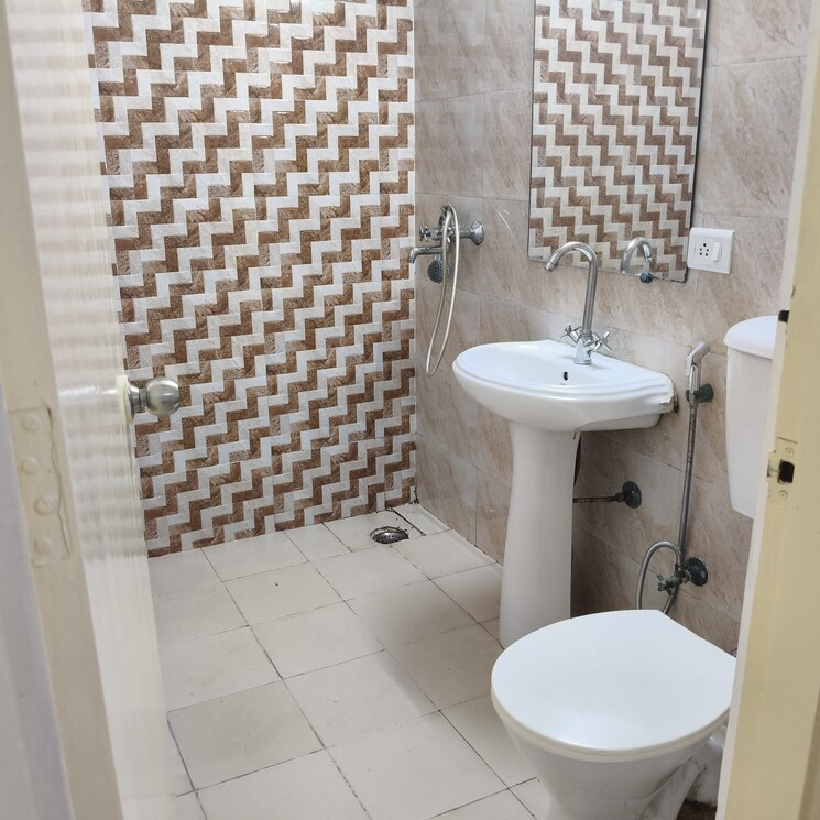 Attached Bathroom, gaur-city-2-14th-avenue 2 Bedroom 955 Sq.Ft. Apartment In Sector 16c Greater Noida Greater Noida 9139023