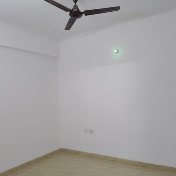 Room in 2 BHK Apartment at Gaur City 2 - 14th Avenue, Sector 16c Greater Noida – for Rent