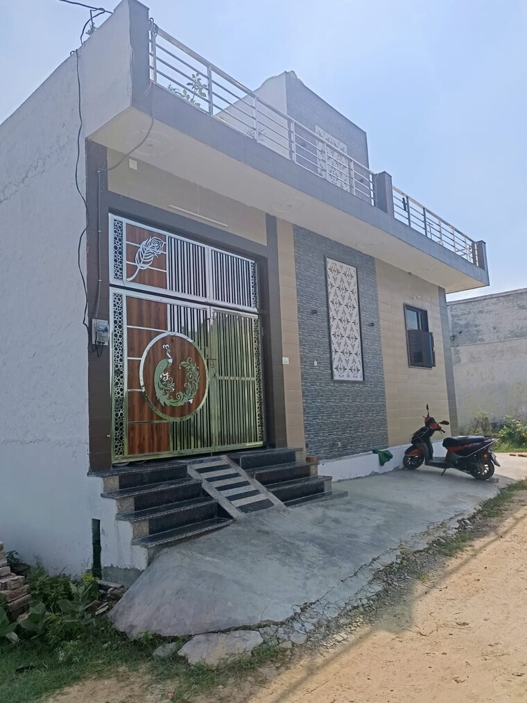 Nearby, leelavati-enclave  100 Sq.Yd. Plot In Sector 72 Faridabad 9139053