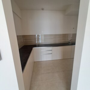 Room in 1 BHK Apartment at One Indiabulls Thane, Pokhran Road No Two – for Sale