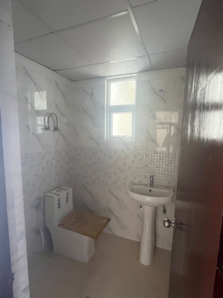 Bathroom, wave-city 2.5 Bedroom 1281 Sq.Ft. Builder Floor In Wave City Ghaziabad 9139081
