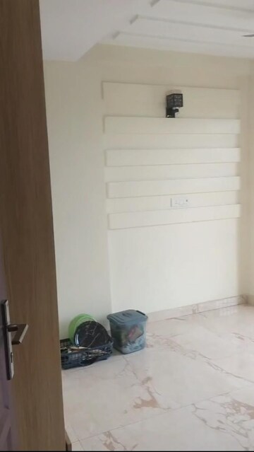 Room in 3 BHK Builder Floor at Sector 17 Dwarka – for Rent