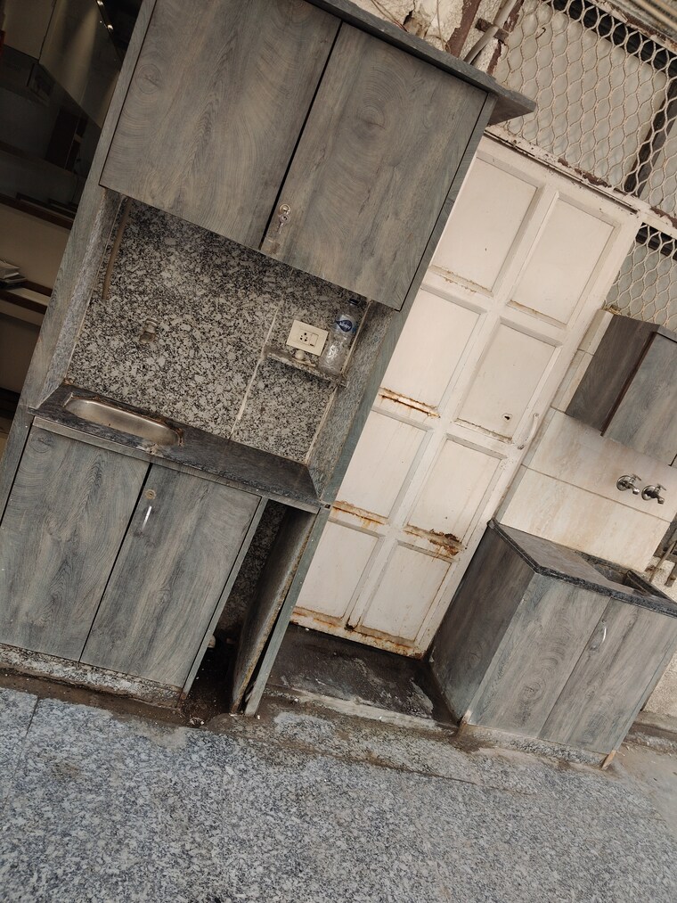 Living Room, netaji subhash place Commercial Office Space 535 Sq.Ft. In Netaji Subhash Place Delhi 9139166