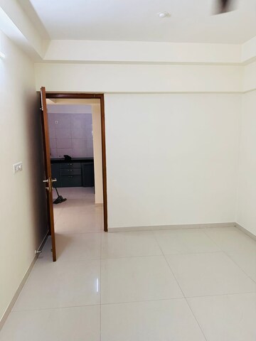 Room in 3 BHK Apartment at Godrej Prime, Chembur – for Rent