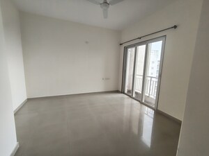 Room in 3 BHK Apartment at Indiabulls Greens, New Panvel – for Sale