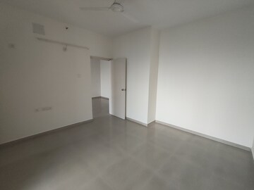 Room in 3 BHK Apartment at Indiabulls Greens, New Panvel – for Sale