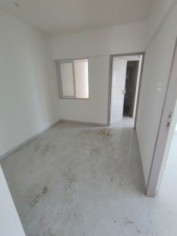 Room in 3.5 BHK Apartment at Swastik Tiara, Ghatkopar East – for Sale
