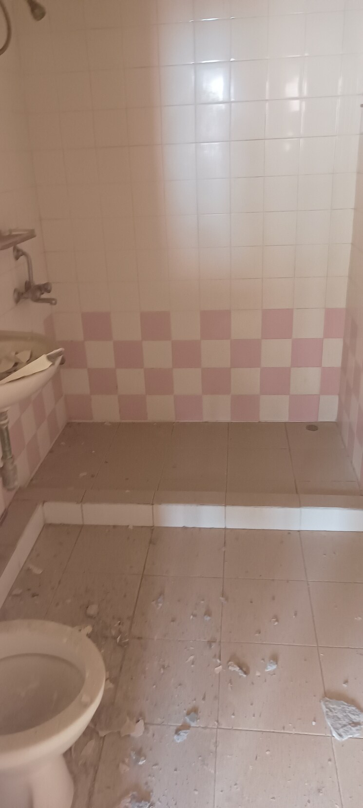 Bathroom, dlf-ridgewood-estate 3 Bedroom 1371 Sq.Ft. Apartment In Dlf Phase iv Gurgaon 9139277