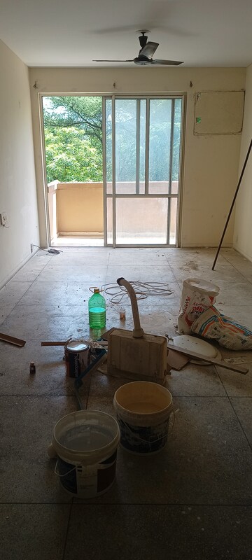 Bathroom in 3 BHK Apartment at DLF Ridgewood Estate, Dlf Phase iv – for Sale