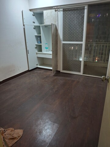 Room in 2.5 BHK Apartment at Sector 10 Greater Noida – for Rent