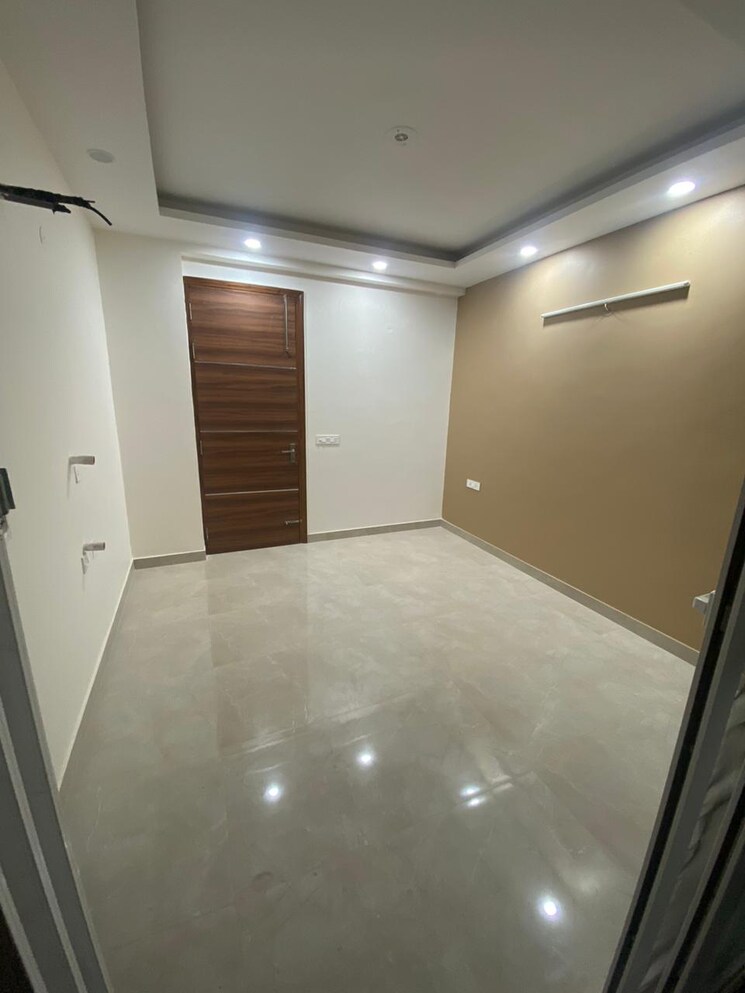 Room, housing-board-colony-sector-51 3 Bedroom 1800 Sq.Ft. Builder Floor In Sector 51 Gurgaon 9139321