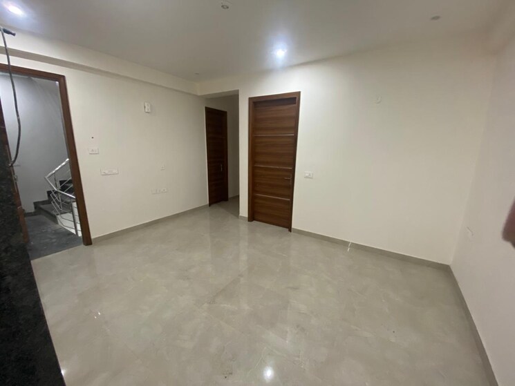 Room, housing-board-colony-sector-51 3 Bedroom 1800 Sq.Ft. Builder Floor In Sector 51 Gurgaon 9139321