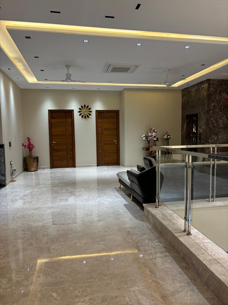 Living Room, vasant kunj 6+ Bedroom 3025 Sq.Yd. Villa In Vasant Kunj Delhi 9139348