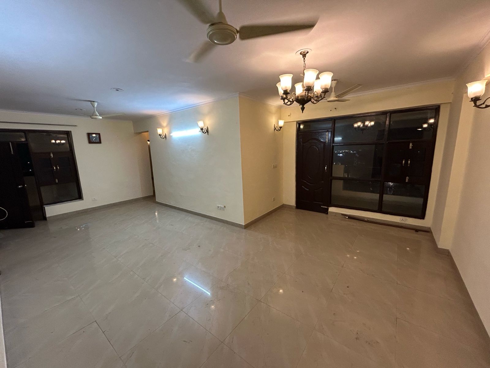 4 BHK + Pooja Room 2500 Sq.Ft. Builder Floor in Urja Towers