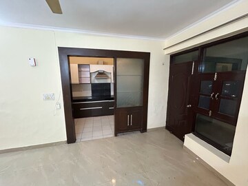 Room in 4 BHK Builder Floor at Urja Towers, Sector 47 – for Rent