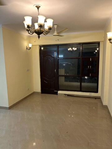 Room in 4 BHK Builder Floor at Urja Towers, Sector 47 – for Rent