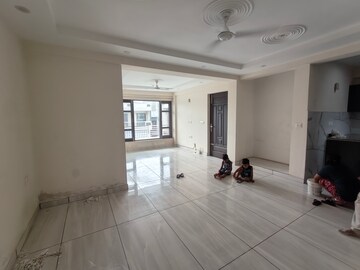 Room in 3 BHK Builder Floor at Ameya Sapphire 57, Sector 57 – for Rent