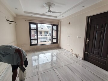 Parking in 3 BHK Builder Floor at Ameya Sapphire 57, Sector 57 – for Rent