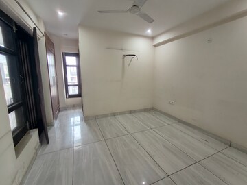 Building Lobby in 3 BHK Builder Floor at Ameya Sapphire 57, Sector 57 – for Rent