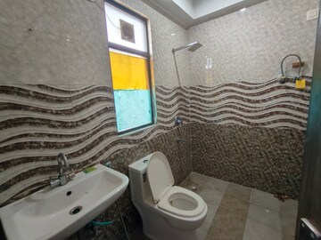 Bathroom in 3 BHK Builder Floor at Ameya Sapphire 57, Sector 57 – for Rent