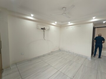 Room in 3 BHK Builder Floor at Ameya Sapphire 57, Sector 57 – for Rent