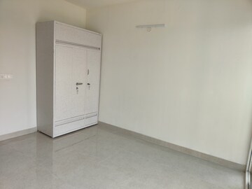 Room in 2 BHK Apartment at Signature Global Proxima, Sector 89 – for Rent