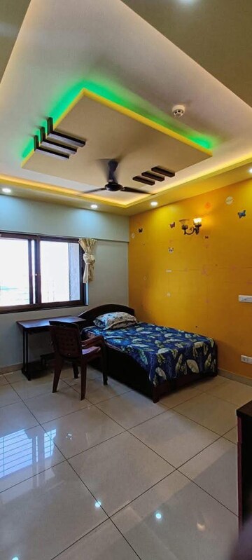 Bedroom in 2 BHK Apartment at Andheri West – for Rent