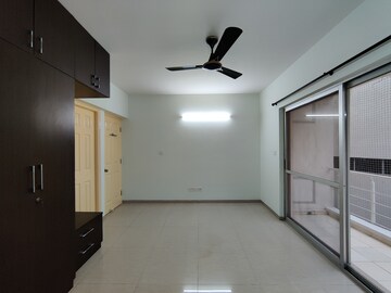 Room in 3 BHK Apartment at Nitesh Columbus Square, Bellary Road – for Rent