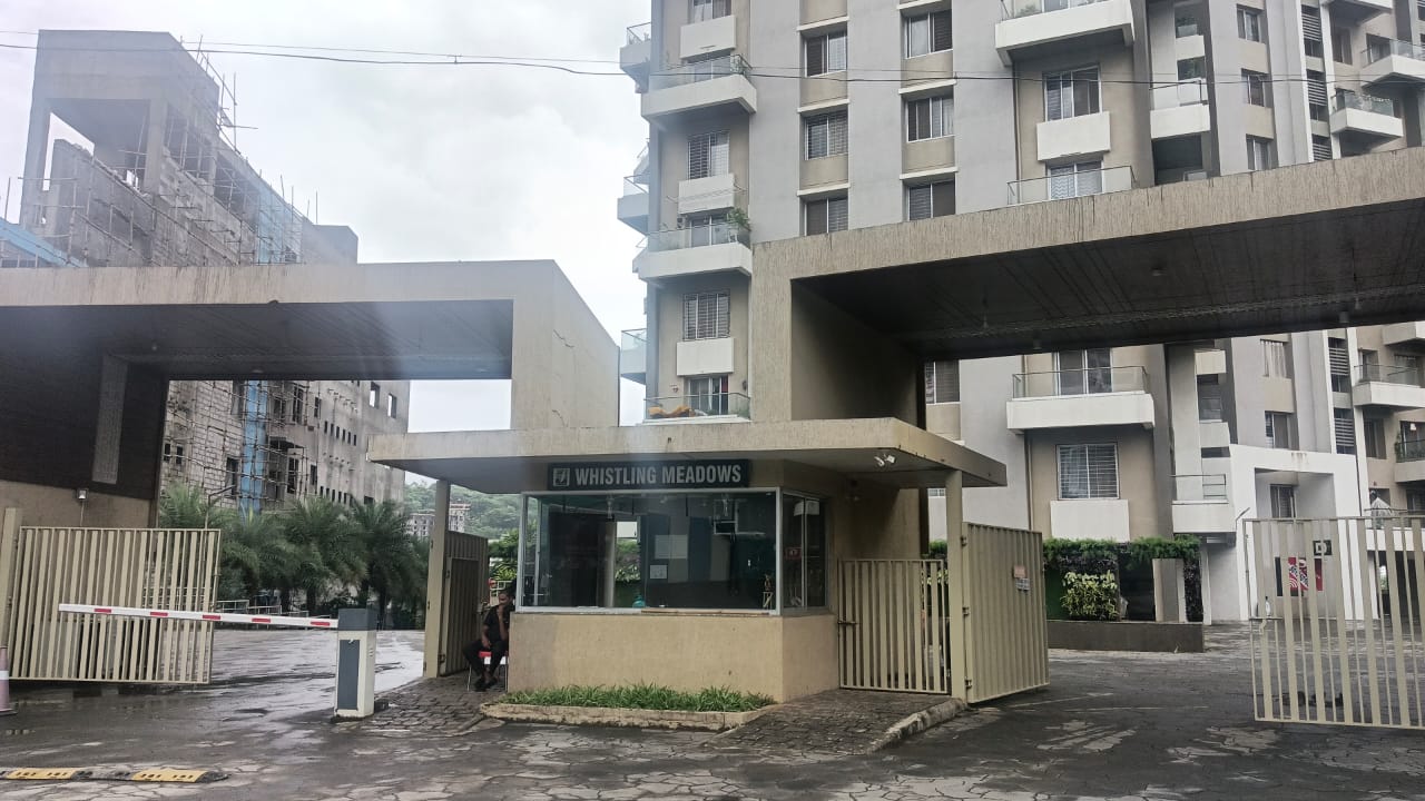 2 BHK + Servant Room Apartment For Rent in Axis Paradigm Whistling Meadows