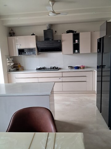 Furnished Amenities in 3 BHK Builder Floor at Sector 11 – for Sale