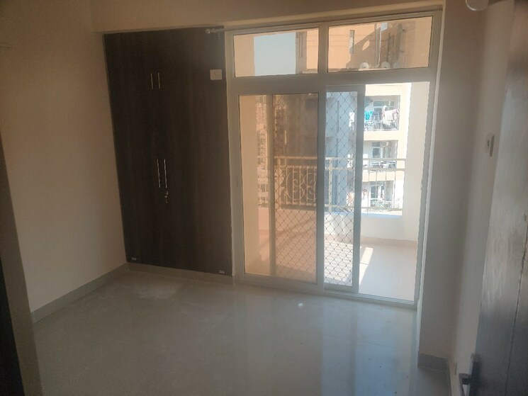 Room, amrapali-kingswood 2.5 Bedroom 945 Sq.Ft. Apartment In Sector 4 Greater Noida Greater Noida 9139623