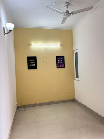 Room in 2.5 BHK Apartment at Amrapali Kingswood, Sector 4 Greater Noida – for Rent