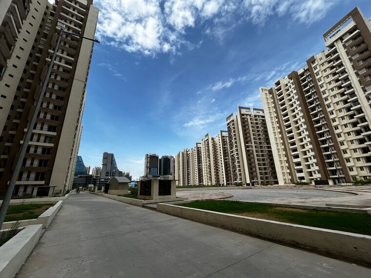 Exterior View, amrapali-kingswood 2.5 Bedroom 945 Sq.Ft. Apartment In Sector 4 Greater Noida Greater Noida 9139623