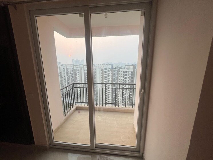 Room, amrapali-kingswood 2.5 Bedroom 835 Sq.Ft. Apartment In Sector 4 Greater Noida Greater Noida 9139639