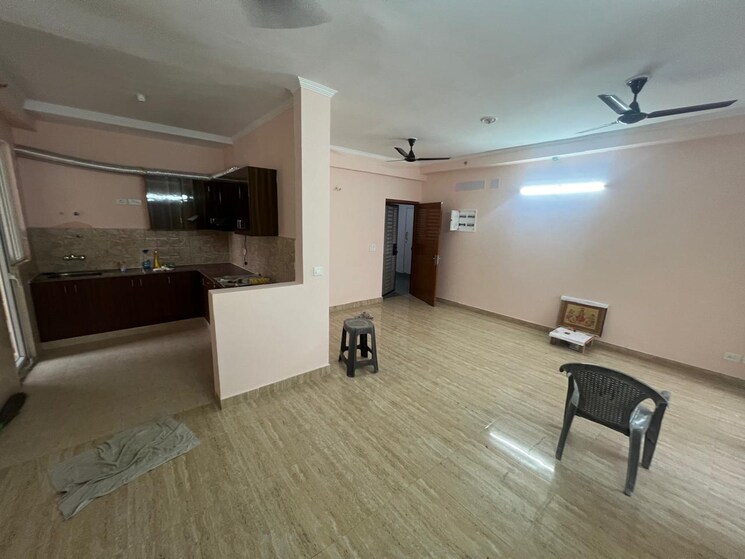Room, amrapali-kingswood 2.5 Bedroom 835 Sq.Ft. Apartment In Sector 4 Greater Noida Greater Noida 9139639