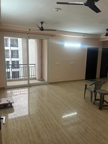Room in 2.5 BHK Apartment at Amrapali Kingswood, Sector 4 Greater Noida – for Rent