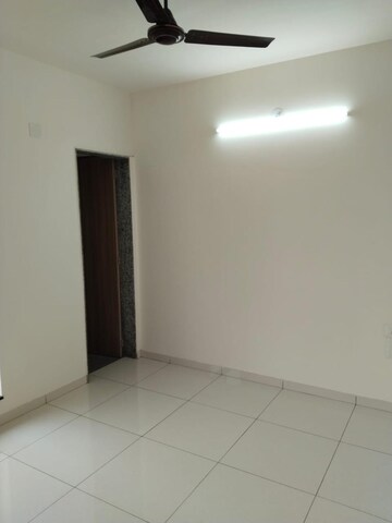 1 BHK Apartment For Rent in Godrej Nirvaan, Themghar