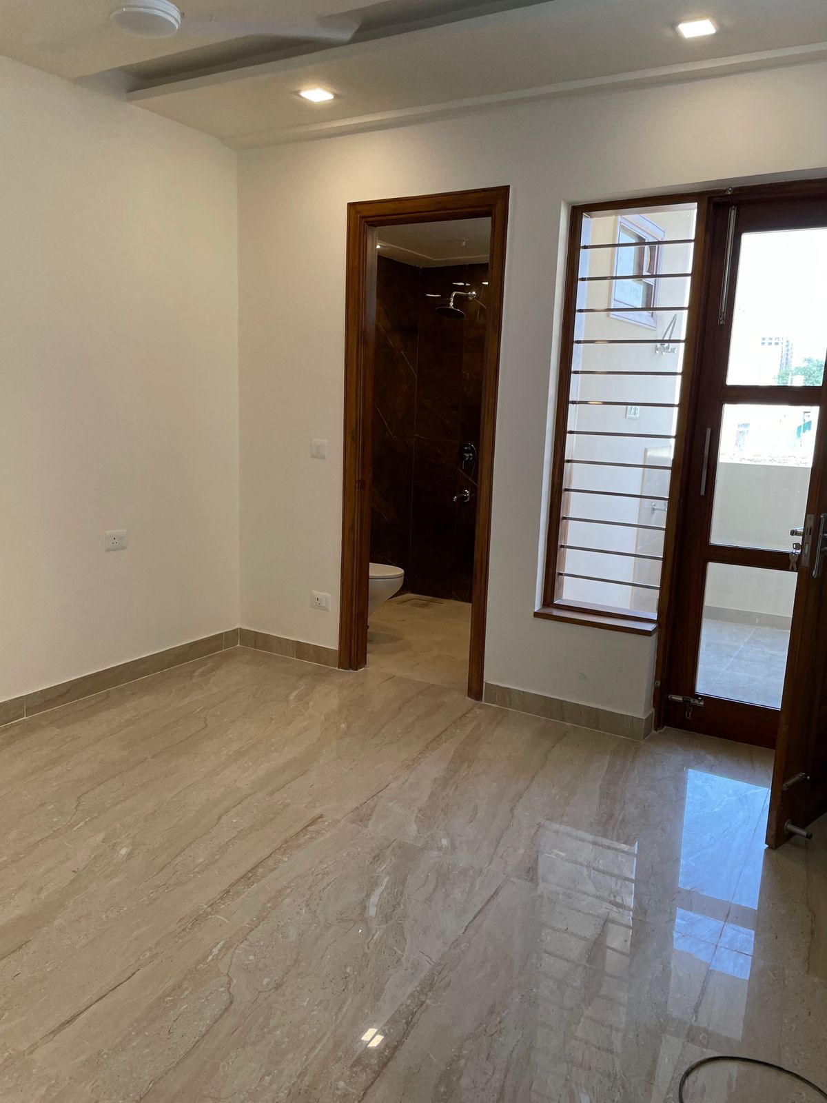 2.5 BHK + Pooja Room,Study Room,Extra Room 125 Sq.Yd. Builder Floor in Amolik Residency