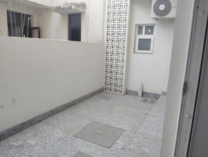 Room in 2.5 BHK Builder Floor at Wave City, Wave City – for Sale
